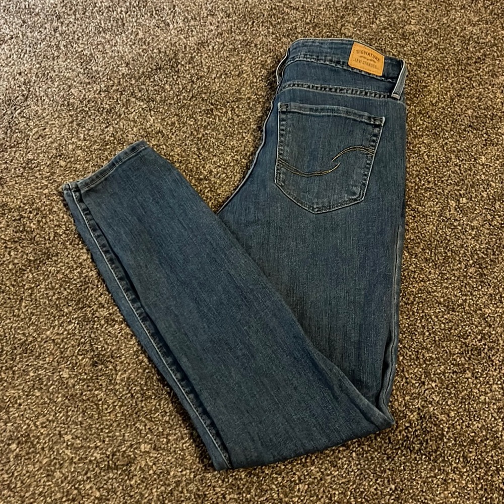 Levi Strauss signature mid rise skinny jeans size 26 length 30